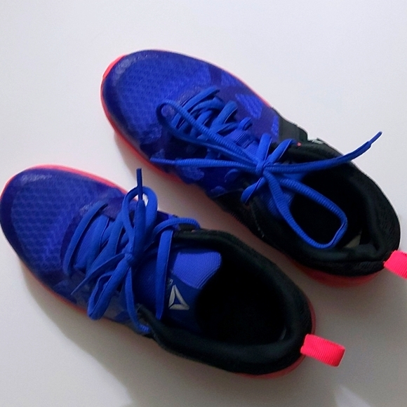Reebok running shoes, size 4, blue black and pink, great condition. - Picture 1 of 4